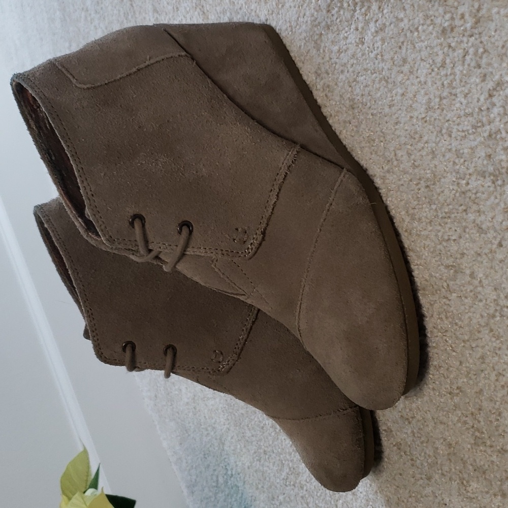 Tom's Kala suede wedge bootie Desert‎ Taupe lace-up